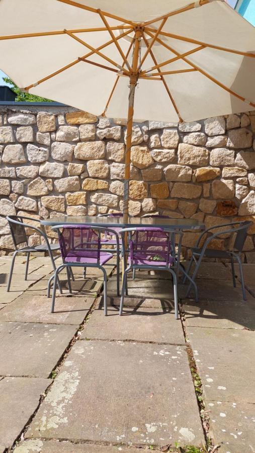 Suteren "Podhoubi" Apartment Broumov Bagian luar foto