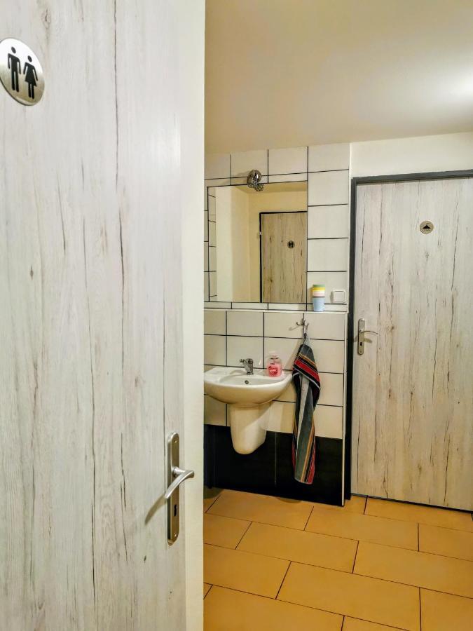 Suteren "Podhoubi" Apartment Broumov Bagian luar foto